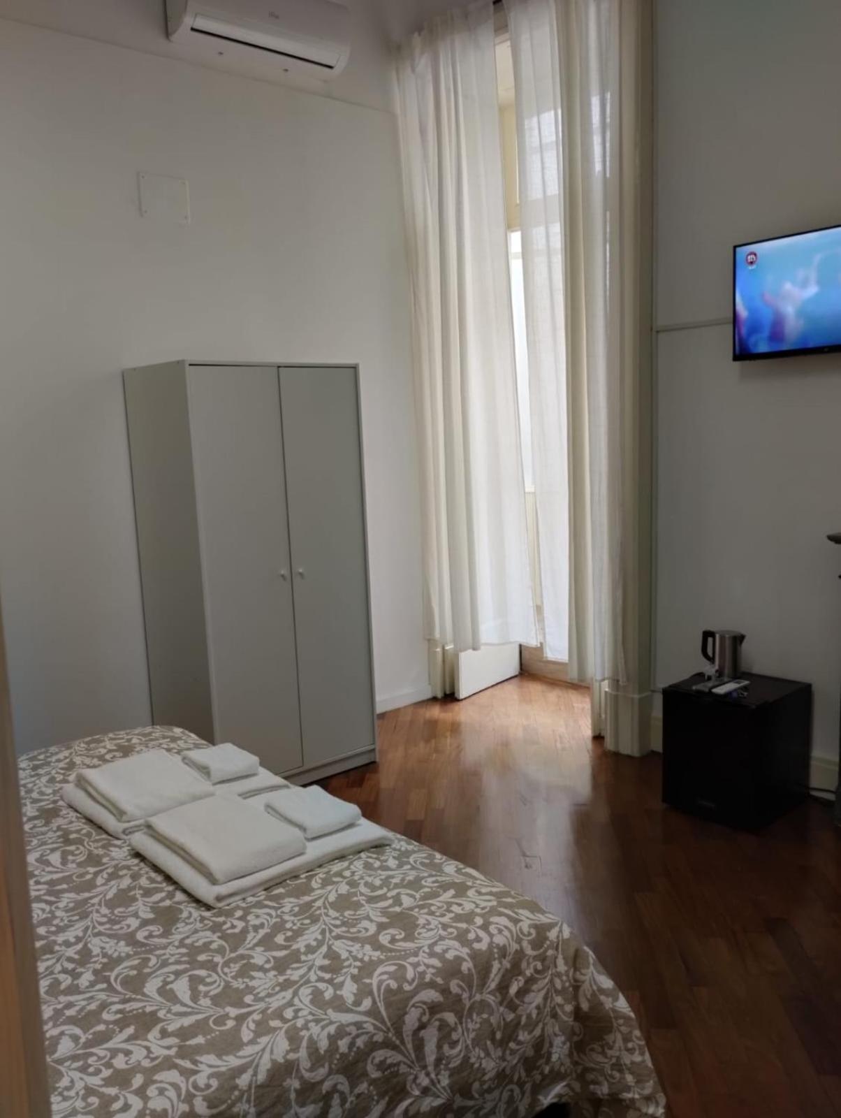 Residence E Appartamenti Cavallerizza Naples Exterior photo