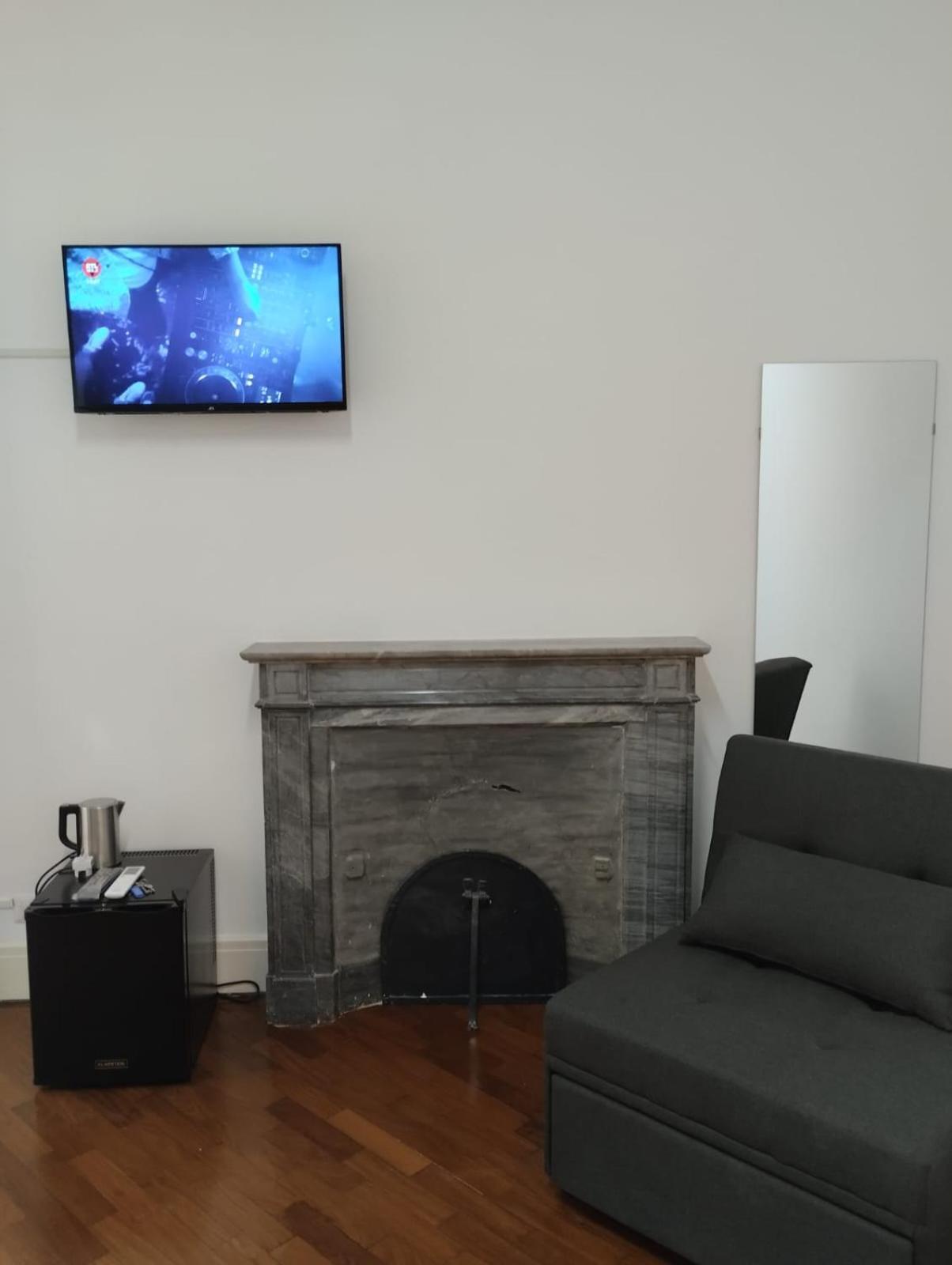 Residence E Appartamenti Cavallerizza Naples Exterior photo