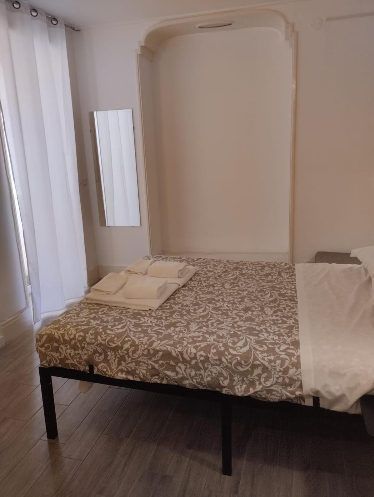 Residence E Appartamenti Cavallerizza Naples Exterior photo